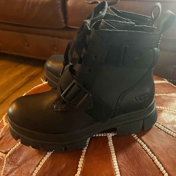 NWOT UGG Ashton Lace Up Boots - Picture 2 of 14